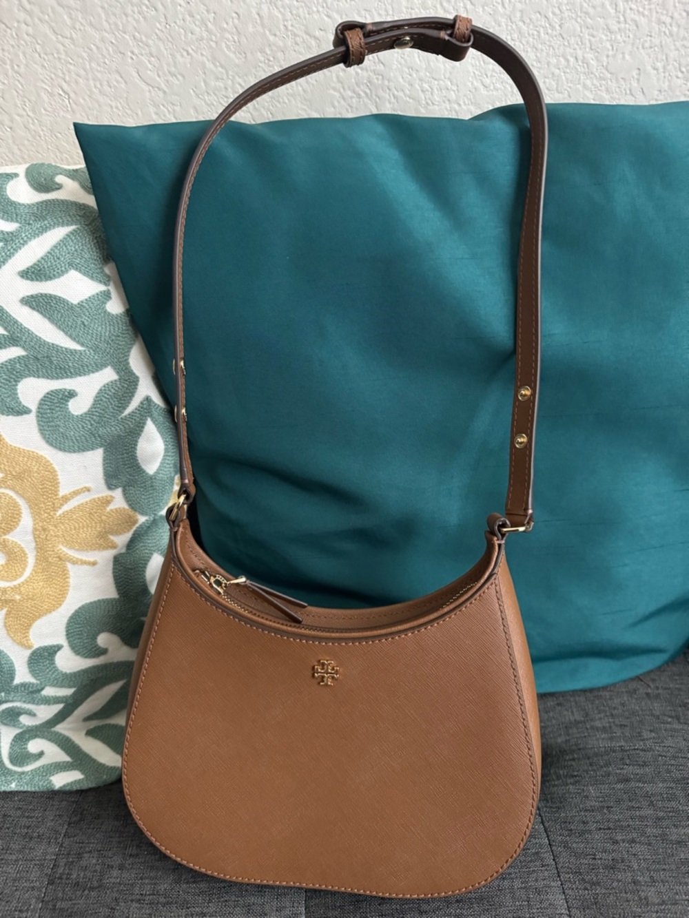 Tory Burch Brown Crescent Shoulder Bag with Gold Logo - Picture 7 of 7